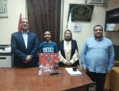 طالب بسوهاج يبتكر جهاز إنذار للحرائق ويحصل على جائزة البحث العلمى.. فيديو وصور