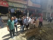 نائب محافظ الجيزة يتفقد مشروع الصرف الصحى بمنطقة المتربة فى أوسيم