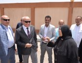 محافظ الأقصر يتفقد أحياء المدينة ويتابع الأسواق ومنافذ بيع السلع