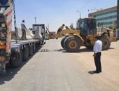 تركيب حواجز على جانبى ترعة المريوطية فى أبو النمرس.. صور