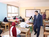 محافظ دمياط يتفقد عدد من لجان امتحانات الشهادة الإعدادية