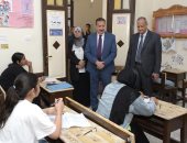 محافظ بورسعيد يتابع انطلاق امتحانات الشهادة الإعدادية.. فيديو وصور