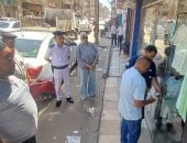 حملة مكبرة لإزالة التعديات والإشغالات بحي ثان الإسماعيلية وغلق 10 محال غير مرخصة