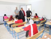 وكيل تعليم الوادى الجديد يتفقد امتحانات الإعدادية ويؤكد على حظر الهواتف