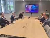 وزير الاستثمار يبحث مع شركة بريطانية فرص توطين تكنولوجيا إشارات السكك الحديدية