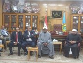 الأزهر الشريف يقود ملحمة للصلح بين عائلات أبنوب فى أسيوط.. التوصل إلى صلح 4 أسر فقدت 6 أشخاص من ذويها بحادث إطلاق النار العشوائي.. 3 عائلات لم تتوصل للصلح.. والأزهر يبدأ جولات ثانية للوصول إلى حلول.. صور