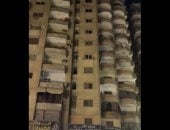 إخلاء عقارين آيلين للسقوط بالجيزة حفاظًا على أرواح السكان.. فيديو