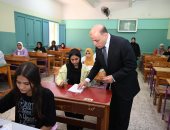 إيقاف مُلاحظ عن العمل لتصويره بوكليت الجبر داخل لجنة بالجيزة