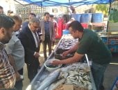 محافظ الدقهلية يتفقد المعرض الدائم للسلع الغذائية بحى شرق المنصورة