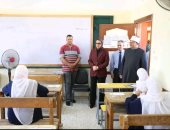 محافظ الوادي الجديد تتابع امتحانات الثانوية الأزهرية وتدعم اللجان بمبردات تهوية
