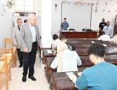 رئيس جامعة قناة السويس يتابع امتحانات 3 كليات.. انتظام باللجان ودعم للطلاب وذوى الهمم