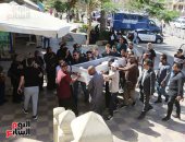 وصول جثمان الزميل أحمد عادل لمسجد الحصري بمدينة 6 أكتوبر لأداء صلاة الجنازة