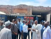 محافظ أسوان يتفقد البازارات السياحية بميدان مدخل معبد فيله