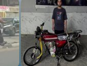ضبط شخص لاستعراضه بدراجة نارية فى الفيوم وتغيير لونها بعد تداول الفيديو