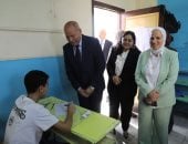 ​محافظ القاهرة يتفقد لجان الشهادة الإعدادية بمدرسة الطبرى فى مصر الجديدة