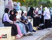 توافد طلاب الأزهر على اللجان قبيل بدء امتحانات الشهادة الثانوية.. صور