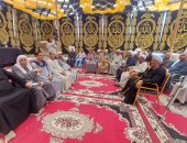 "الكفن" ينهى ثأر عامين بأسوان.. 3 آلاف شخص يشهدون صلح "آل نجم" و"آل الأشراف" بكيما.. محافظ أسوان: الصلح من أسمى القيم.. ودروع تكريم لأهل العفو.. ورسالة سلام تؤكد تماسك المجتمع الأسوانى.. فيديو