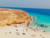 شواطئ ومزارات يحرص الجميع على زيارتها فى مرسى مطروح.. عجيبة مزار ساحر وخلفية لأجمل الصور والذكريات.. آلاف المصطافين يتوافدون يوميا على حمام كليوباترا وشاطئ الغرام.. والكورنيش متنزه يقصده الجميع.. صور