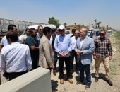 محافظ الجيزة يوجه بسرعة الانتهاء من تأمين جانبى ترعة المريوطية