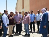 نائب وزيرة الإسكان للمرافق يتفقد مشروعات البنية التحتية بمدينة العاشر