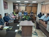 رئيس مركز الخارجة يوجه بسرعة إنجاز طلبات التصالح وتقنين الأراضي