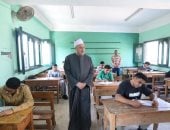 وكيل الأزهر يتابع امتحانات الثانوية.. ويؤكد: كل الإمكانات مسخرة لخدمة الطلاب
