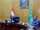 محافظ الإسماعيلية يؤكد أهمية التعامل الإنسانى مع الكلاب الحرة