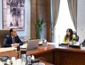 مدبولي يلتقي مسئولي شركة "أكوا باور" لبحث تنفيذ مشروعات تحلية مياه البحر