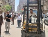 حملة مكبرة بالطالبية لرفع الإشغالات وإزالة التندات والبروزات المخالفة.. صور