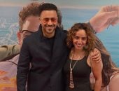 أحمد داود يحتفل بعرض فيلم الكراش وزوجته علا رشدي تدعمه