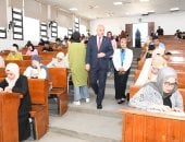 رئيس جامعة قناة السويس يتفقد امتحانات التمريض.. اعرف التفاصيل