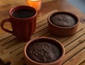 طريقة عمل كيكة الشكولاتة فى أكواب.. اعملى حاجة حلوة فى دقايق