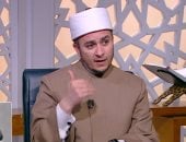 هل يجوز الصلاة فى القطار عند دخول الوقت؟.. أمين الفتوى يجيب «فيديو»