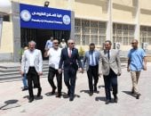 رئيس جامعة قناة السويس يتفقد عيادات العلاج الطبيعى.. اعرف السبب