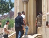 وصول حسنى عبد ربه لتشييع جنازة خاله بالمحلة