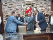محافظ سوهاج يشهد توقيع 7 بروتوكولات استثمارية جديدة بقيمة 1.8 مليار جنيه