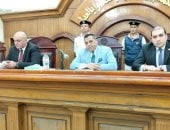 «ليه القتل سهل عندكم؟».. مواجهة حادة بين المحكمة ومتهمين بقتل شاب بالشرقية