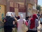 فرحة طلاب الشهادة الإعدادية عقب انتهاء آخر امتحانات العام.. فيديو