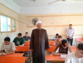 رئيس منطقة القليوبية الأزهرية يتفقد امتحان التوحيد للقسم الأدبي
