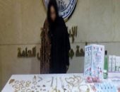 "دكتورة التجميل المزيفة".. سقطت بعد شهور من الخداع وبحوزتها مغارة ذهب 