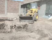 رفع 15 طن مخلفات وإيقاف أعمال بناء مخالف بمنطقة نجع مهيوب بحى شمال الأقصر