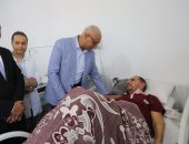 محافظ شمال سيناء يزور الجرحى الفلسطينيين بمستشفى الشيخ زويد.. صور وفيديو