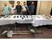 ضبط أشخاص ينقبون عن الآثار بحوزتهم رشاش وبنادق   