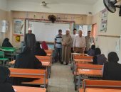 رئيس المنطقة الأزهرية يتابع امتحانات الثانوية من لجنة فتيات عمر بن عبد العزيز بالإسماعيلية