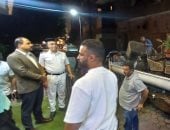 حملات ليلية مكبرة بالعجوزة لإزالة الإشغالات ورفع التعديات بالشوارع.. صور