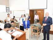 رئيس جامعة القناة يتابع انتظام امتحانات كلية التمريض