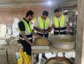 ضبط 26 ألف عبوة حلويات و600 كيلو جلوكوز غير صالحين داخل مصنع بالغربية
