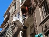 الحماية المدنية بالإسكندرية تنقذ كلبا عالقا من رقبته بشرفة بالعطارين.. فيديو