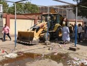 محافظ أسوان يوجه بإزالة تعدٍ على موقف سيارات بقرية سلوا بحري 