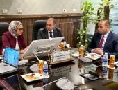 محافظ الوادي الجديد تبحث مع هيئة تنمية الصعيد دعم مشروعات الاستثمار والزراعة